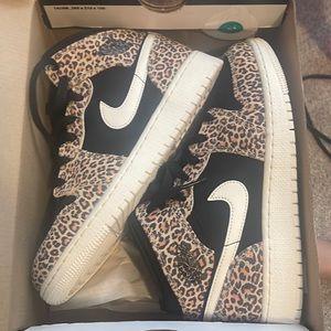 Air Jordan one size 5y like new worn once